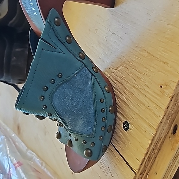 Nine West Teal Heels - Picture 6 of 8